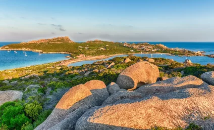 Les piscines naturelles de Capo Testa : un paradis caché près de Santa Teresa