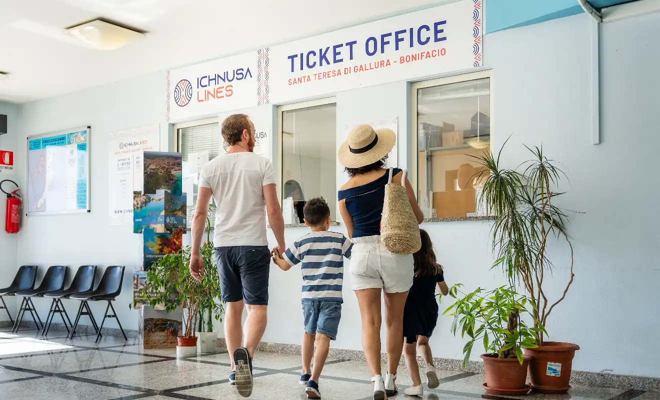 Traghetto Sardegna Corsica con bambini: come viaggiare tra Santa Teresa e Bonifacio senza stress